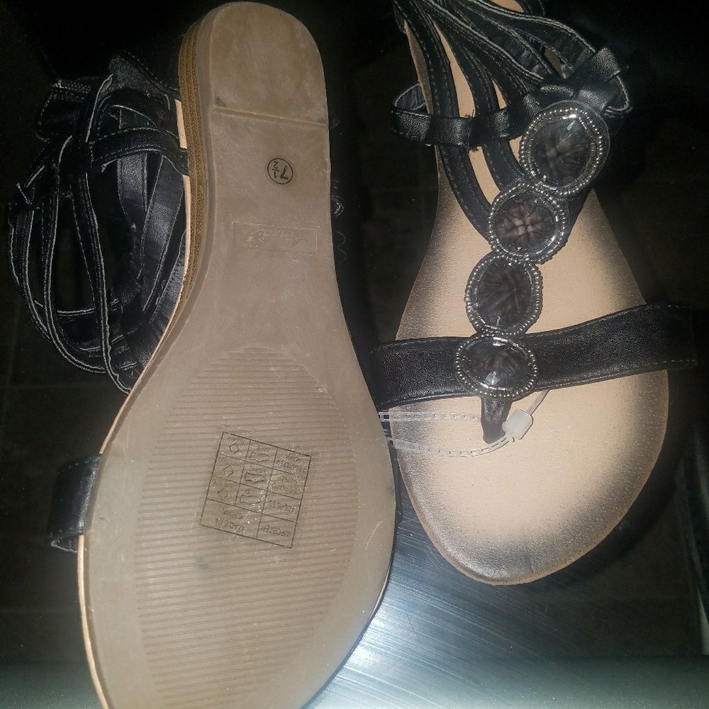 Sandals - Picture 3 of 3